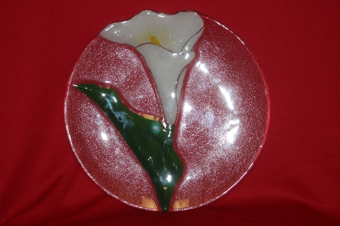 A Decorative Glass Lily Plate: 10" in diameter