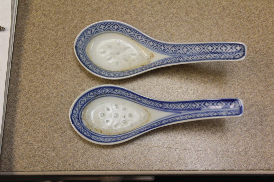 Vintage Chinese Rice Pattern Soup Spoons: set of 2 - 5 1/2" long