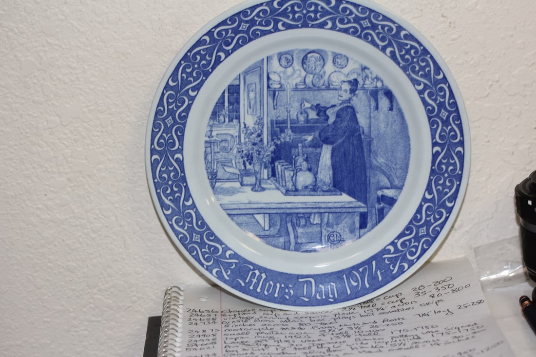 1974 Sweden Mother's Day Plate: 8 1/4" in diameter