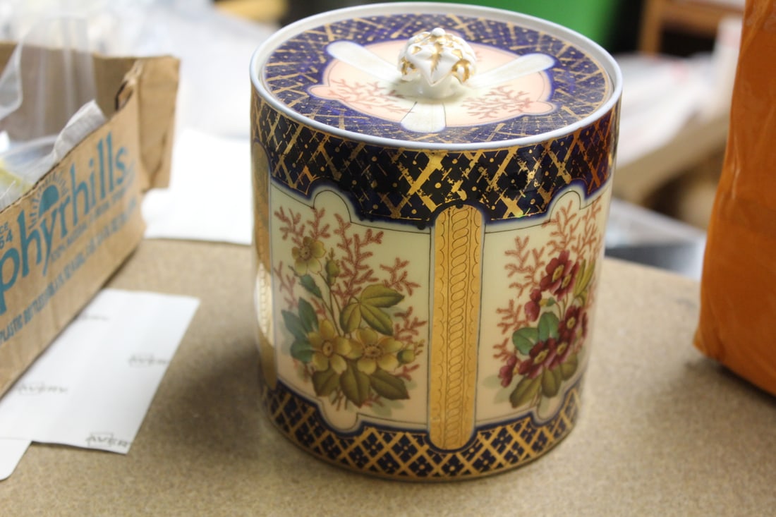Ceramic Urn with Lid: possibly Dresden? Meissen? Japanese? - old - 6 inches tall