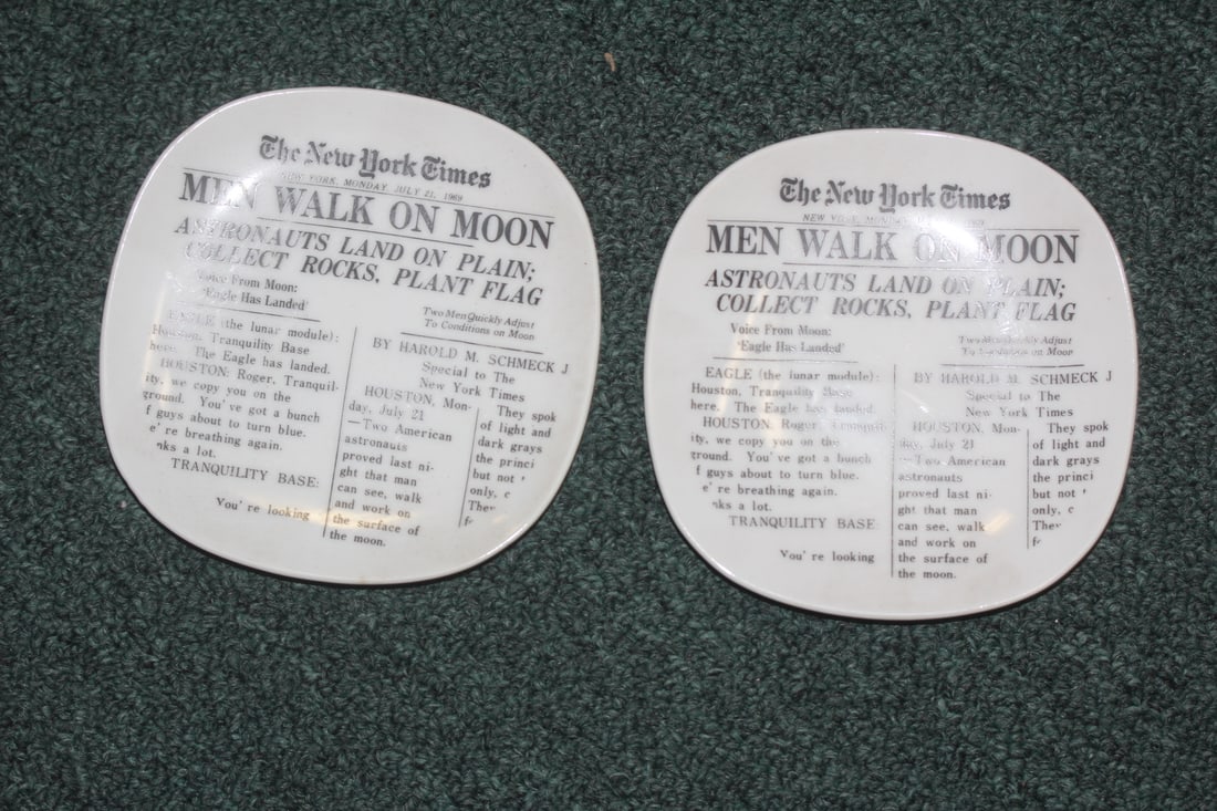 Set of 2 Walk on the Moon-Plate: 5 inches square each
