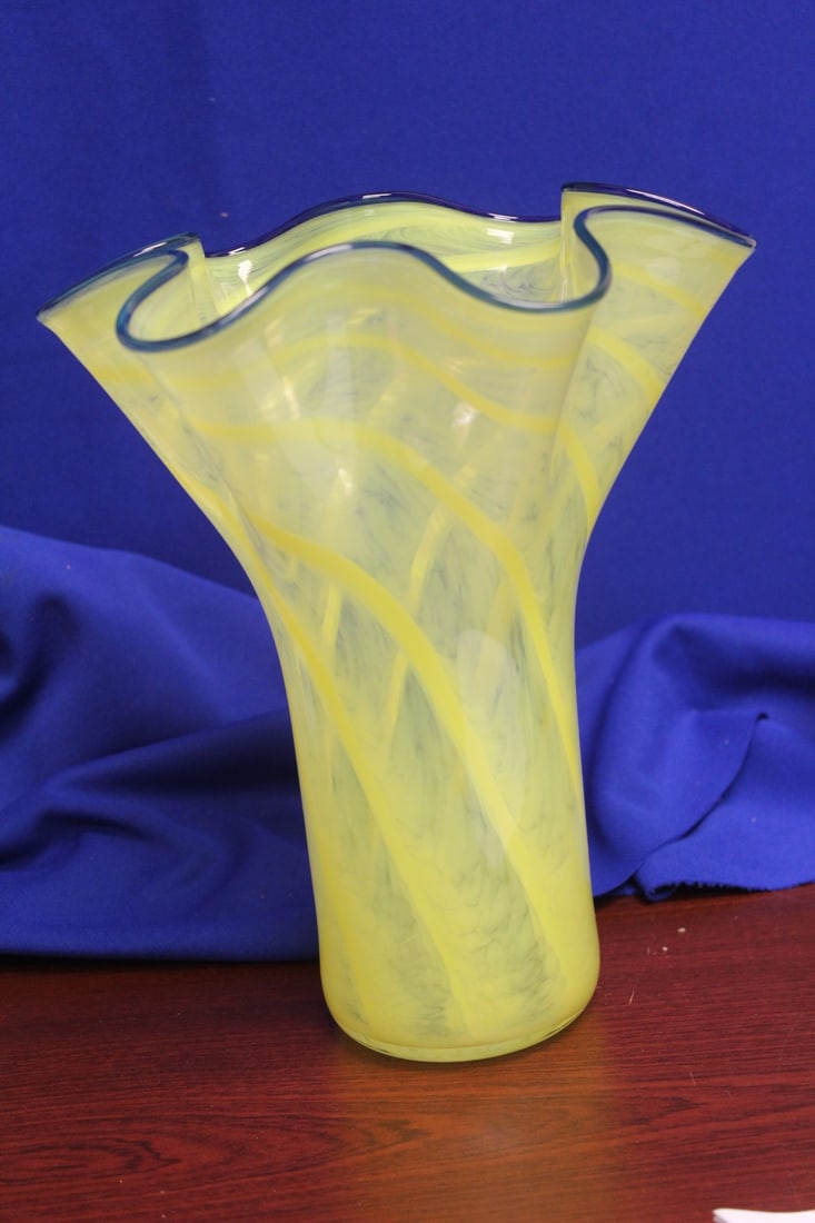 An Artglass Vase: 10 1/2" tall
