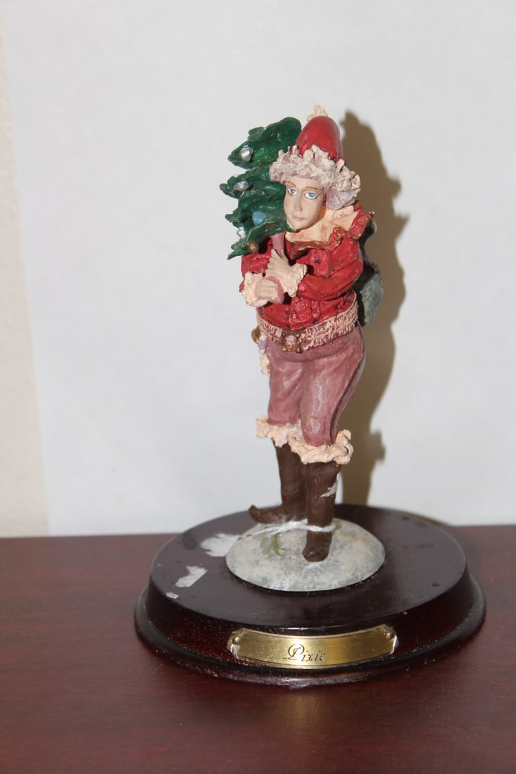 A Pixie Santa Claus: overall= 7" tall