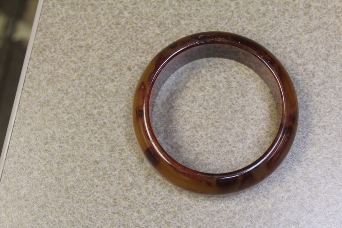 Bakelite Bangle Bracelet: insisde diameter= 2 3/8" - thick - mid century - thickness=1"