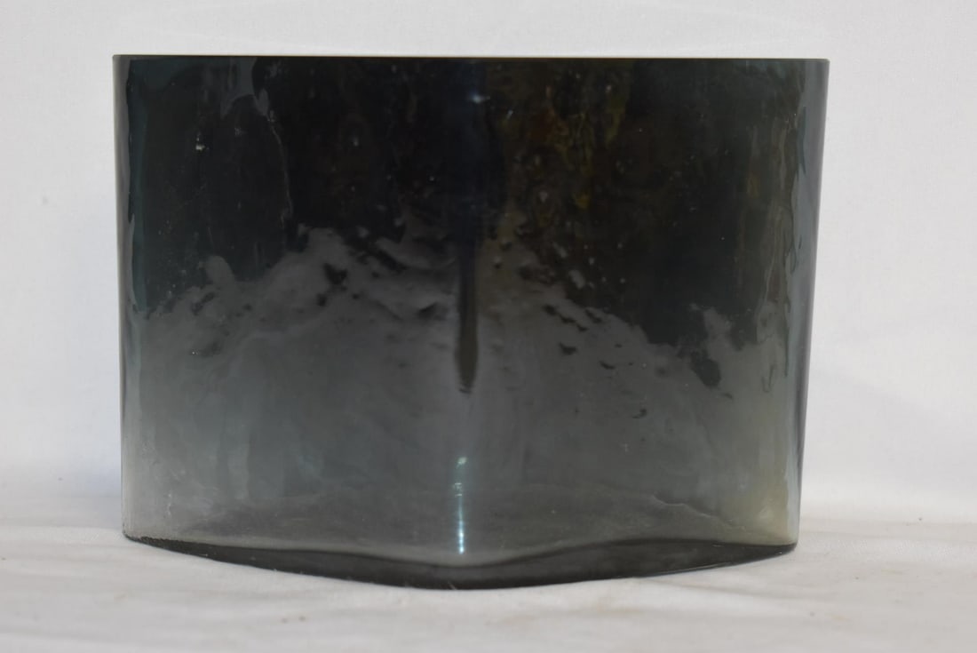 An Artglass Vase: 6 7/8" long
