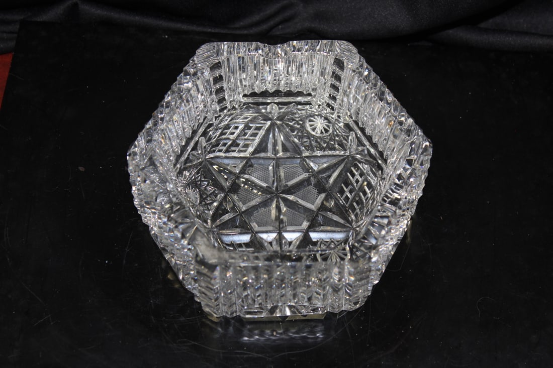 A Vintage Cut Glass Ashtray: 5" in diameter