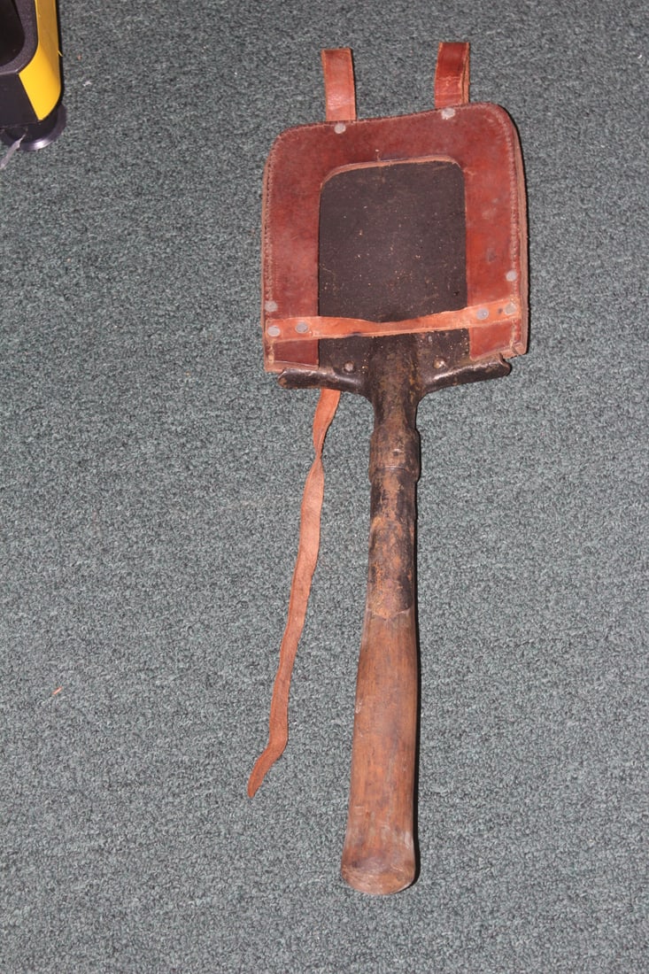 WW2 Shovel (1 of 3)
