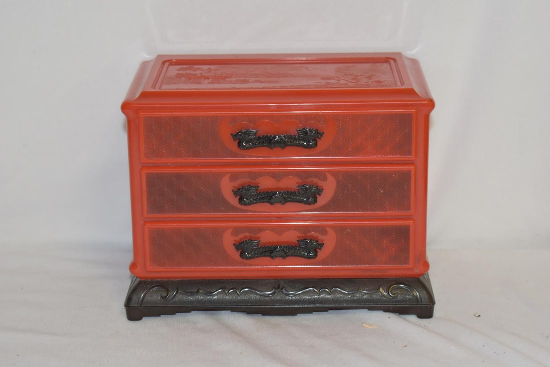 Vintage Oriental Motif Plastic/Lucite Jewelry Box (1 of 7)