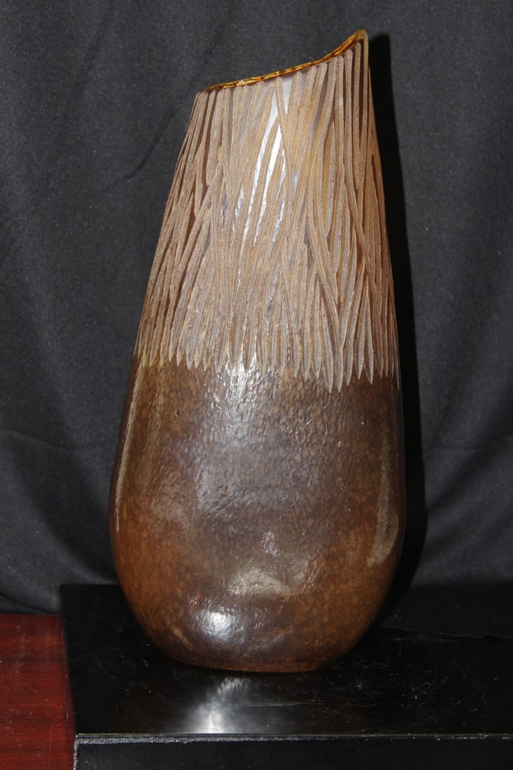 A Tall Artglass Vase: 12 1/2" tall