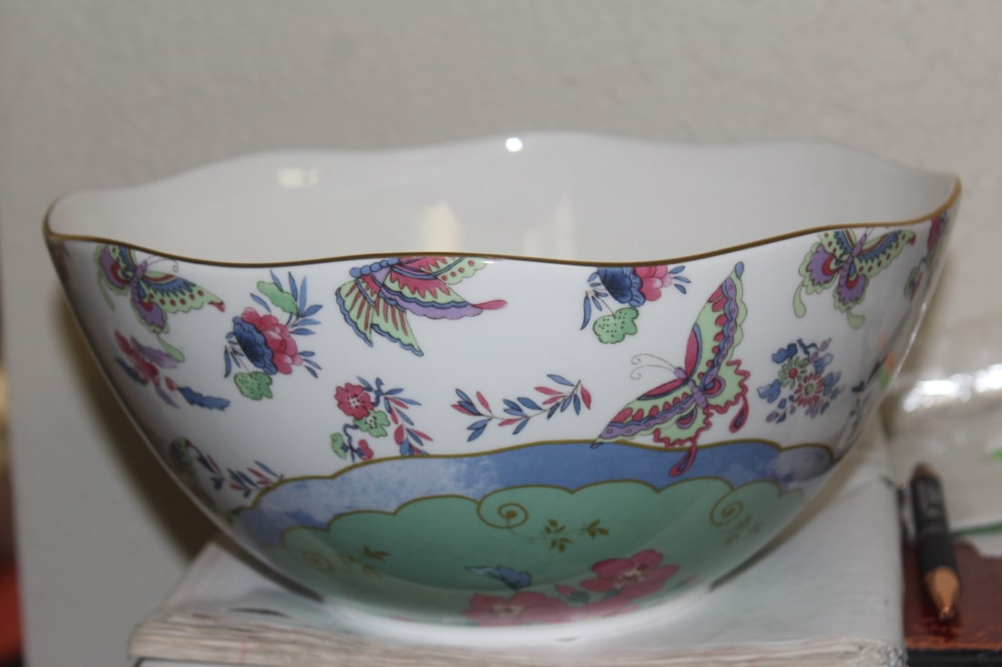 Wedgwood Butterfly Bloom Serving Bowl: Rare - 10 inches in diameter