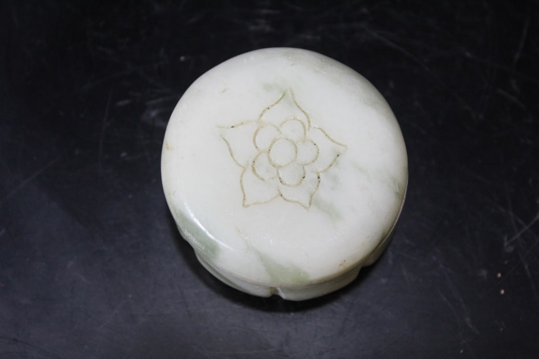 A Jade or Similar Hardstone Trinket Box: please note: interior loss across the rim, but not noticeable when lidded - 2 7/8" in diameter