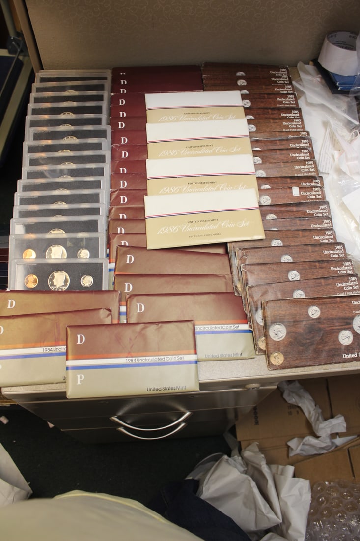 Lot of 60 US Coins Set: as shown