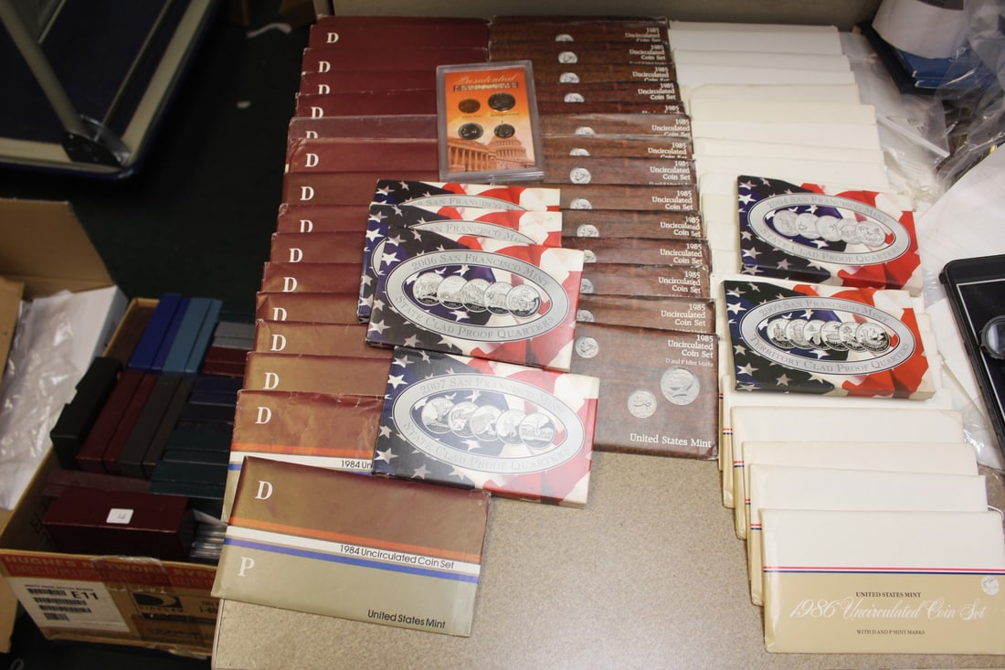 Lot of 60 US Coins Set: as shown