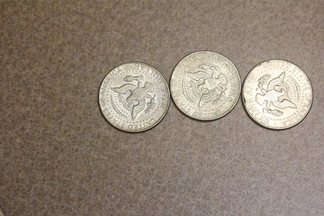 Lot of 3 Kennedy halves: 40% silver