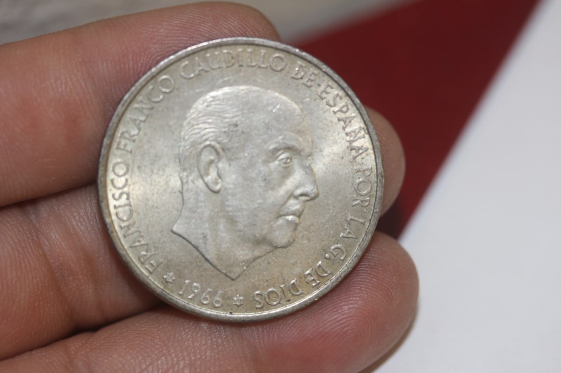 1966 Spanish Silver Coin: 80% silver - 100 PTAS Coin