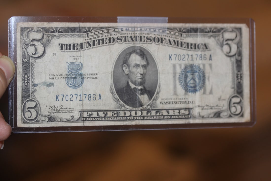 1934 $5.00 Note Blue Seal: as shown