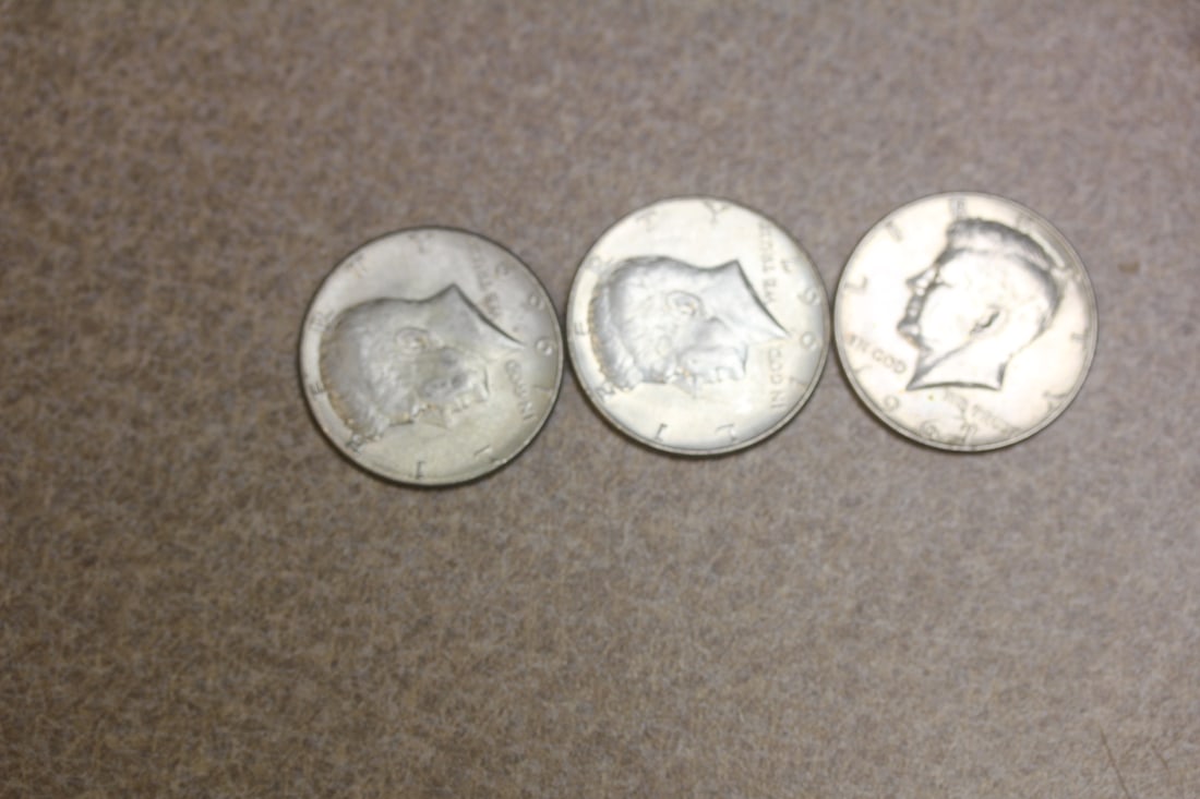 Lot of 3 Kennedy halves: 40% silver