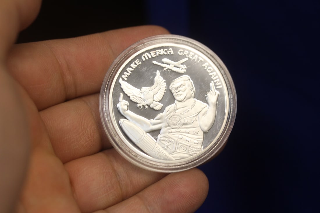 A President Donald J Trump Commemorative Coin: clad