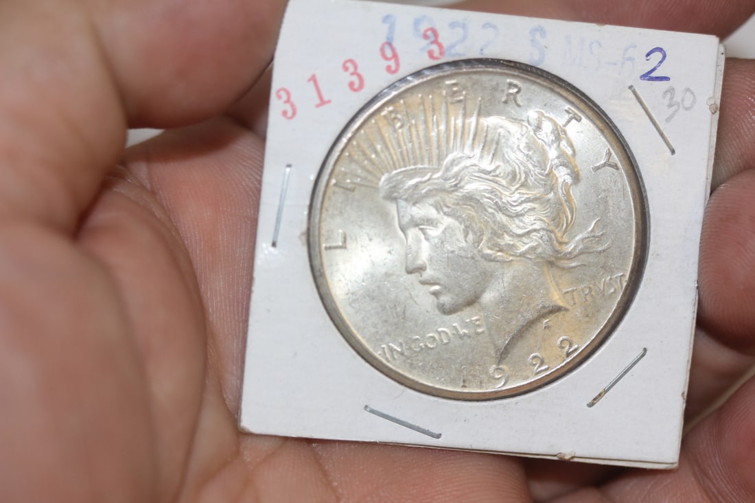 1922-S Peace Silver Dollar: 90% silver - beautiful condition