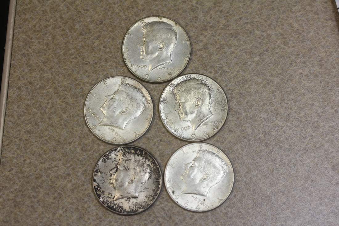 Lot of 5 Silver Kennedy Halves: 4 of them are 90% silver and one is 40% silver
