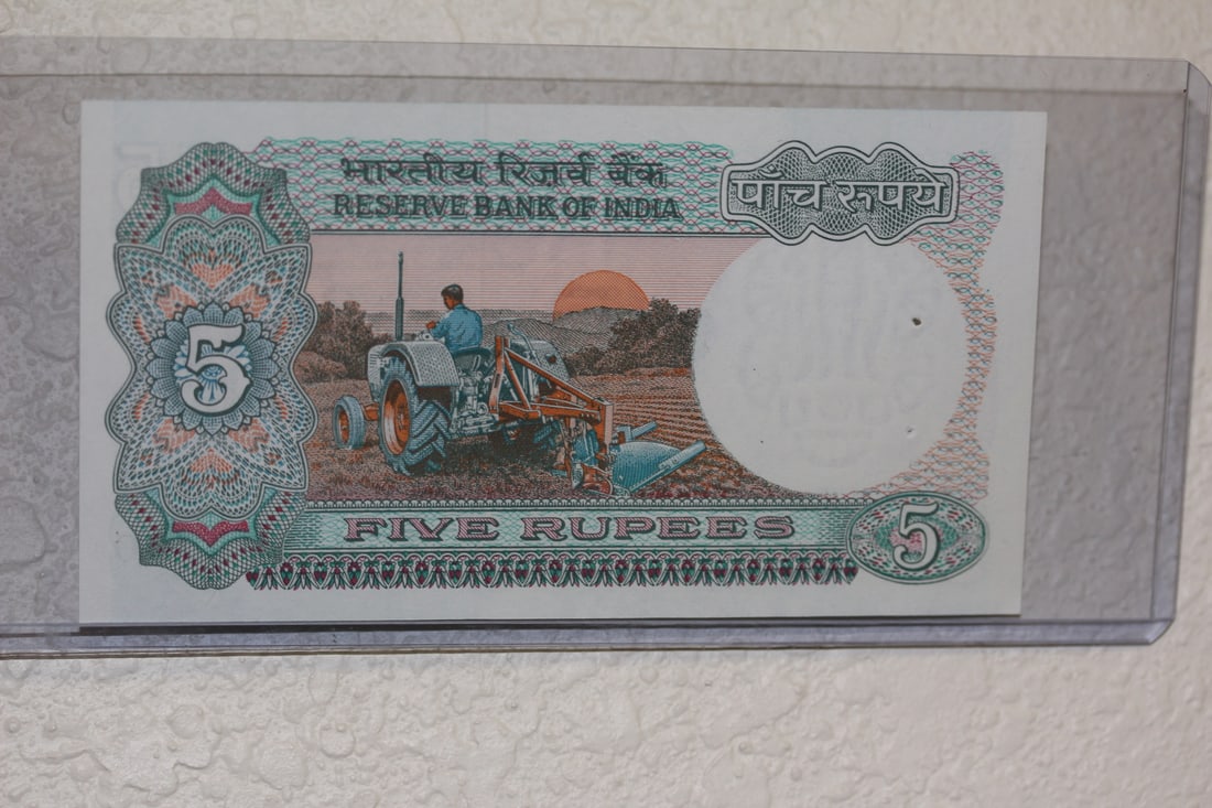 India 5 Rupees Note: uncirculated