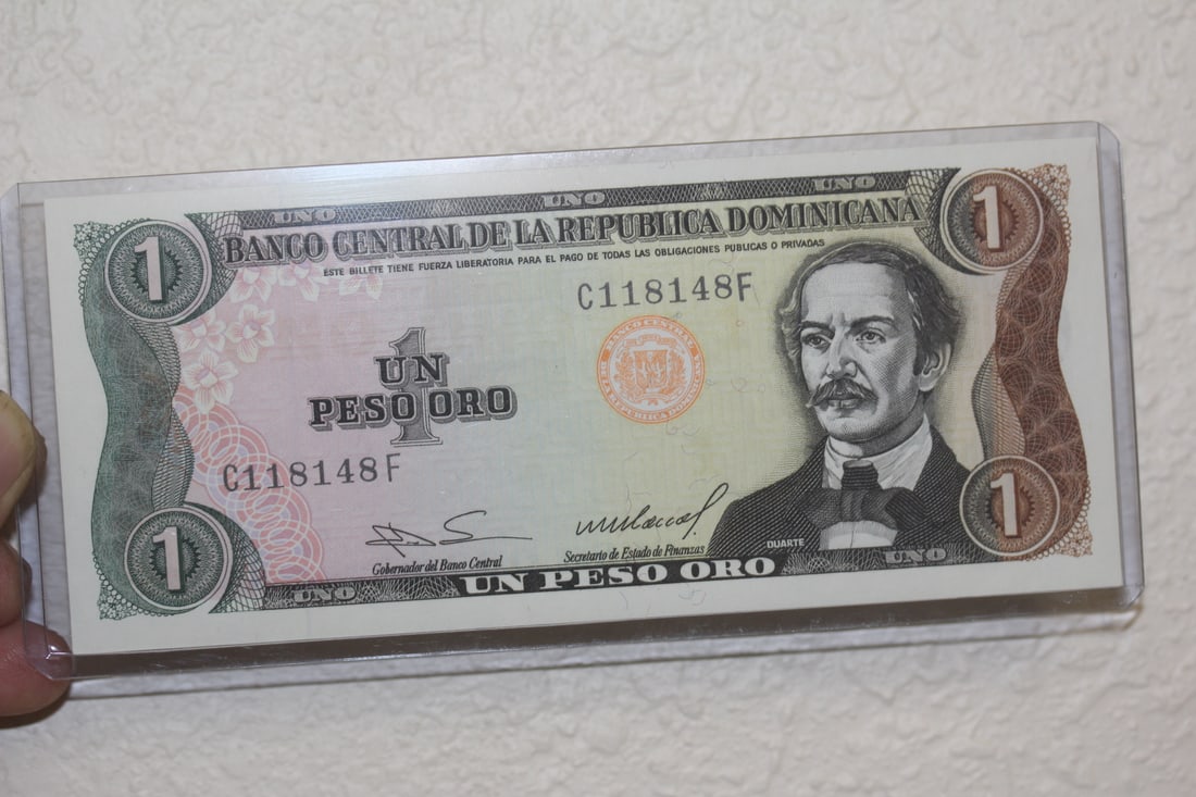 1984 Dominican Repubic 1 Peso: uncirculated condition