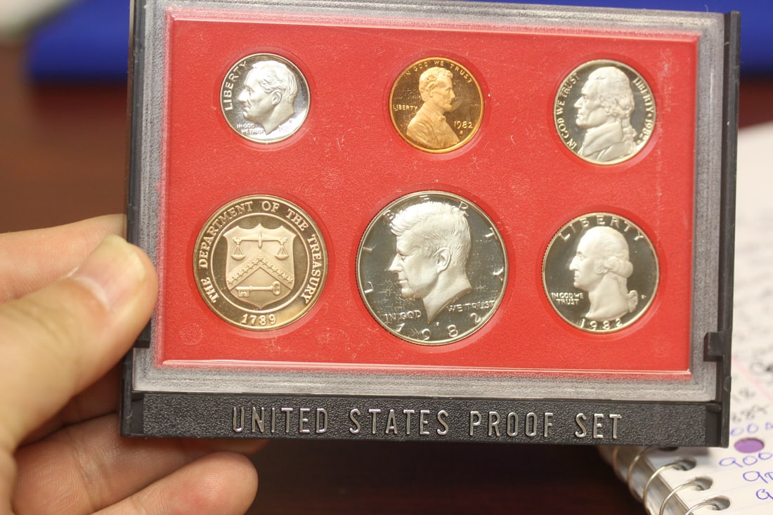 A 1982 US Proof Set: as shown