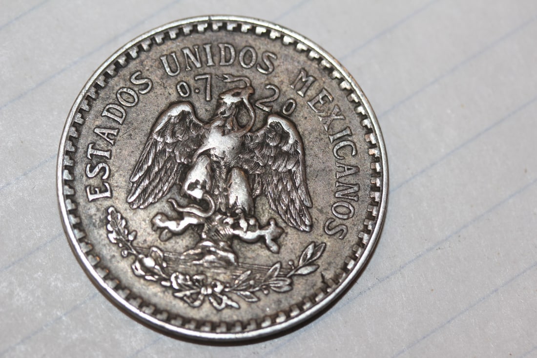 1926 Mexico Un Peso Silver Coin: as shown on photos