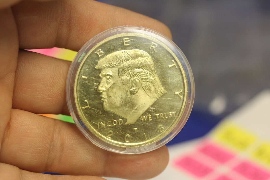 A President Donald J. Trump Commemorative Coin: clad