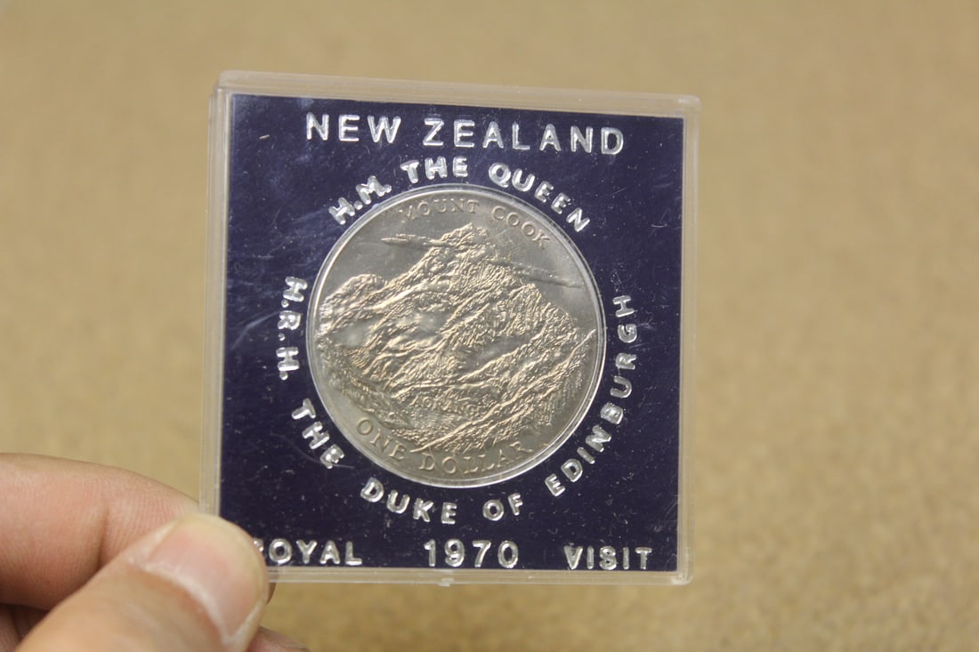 New Zealand $1.00: as shown
