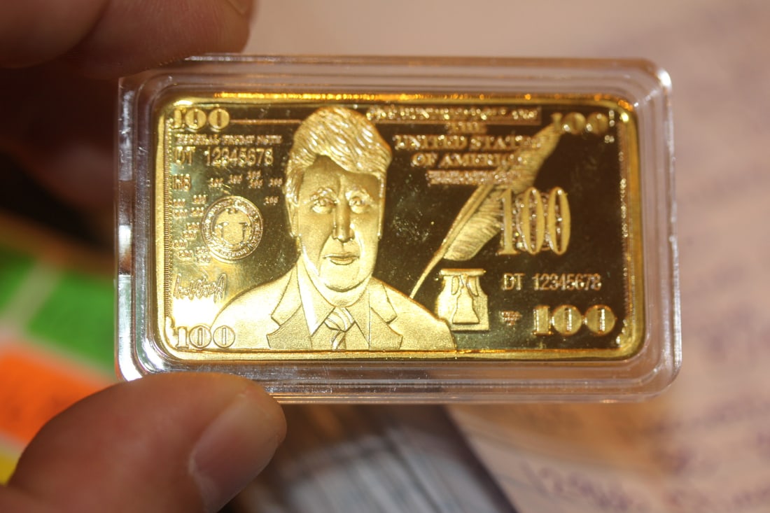 Commemorative President Trump Coin: clad