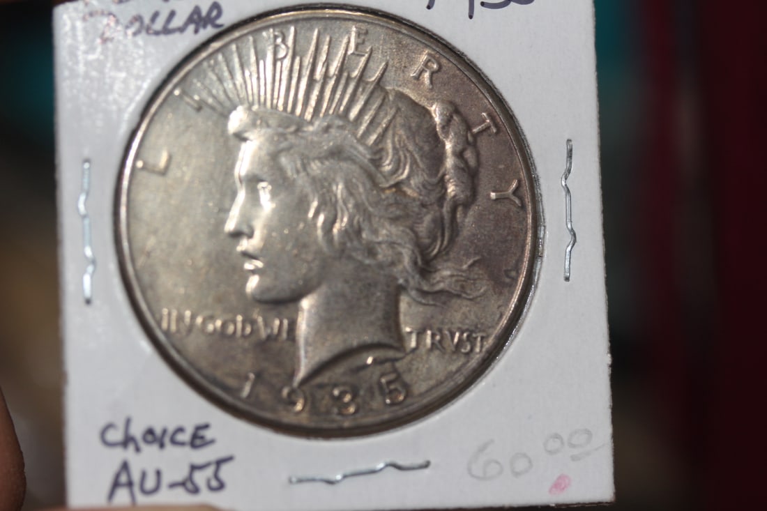 1935 Peace Silver Dollar: semi key date - nice condition