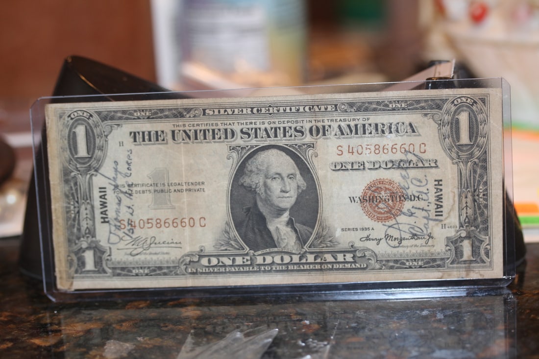 1935 Hawaii One Dollar Note (1 of 2)