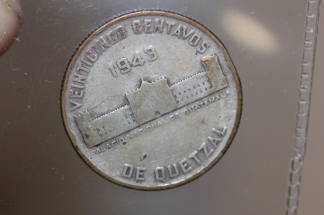 1943 Guatemala 25 Cents Silver Coin: as shown