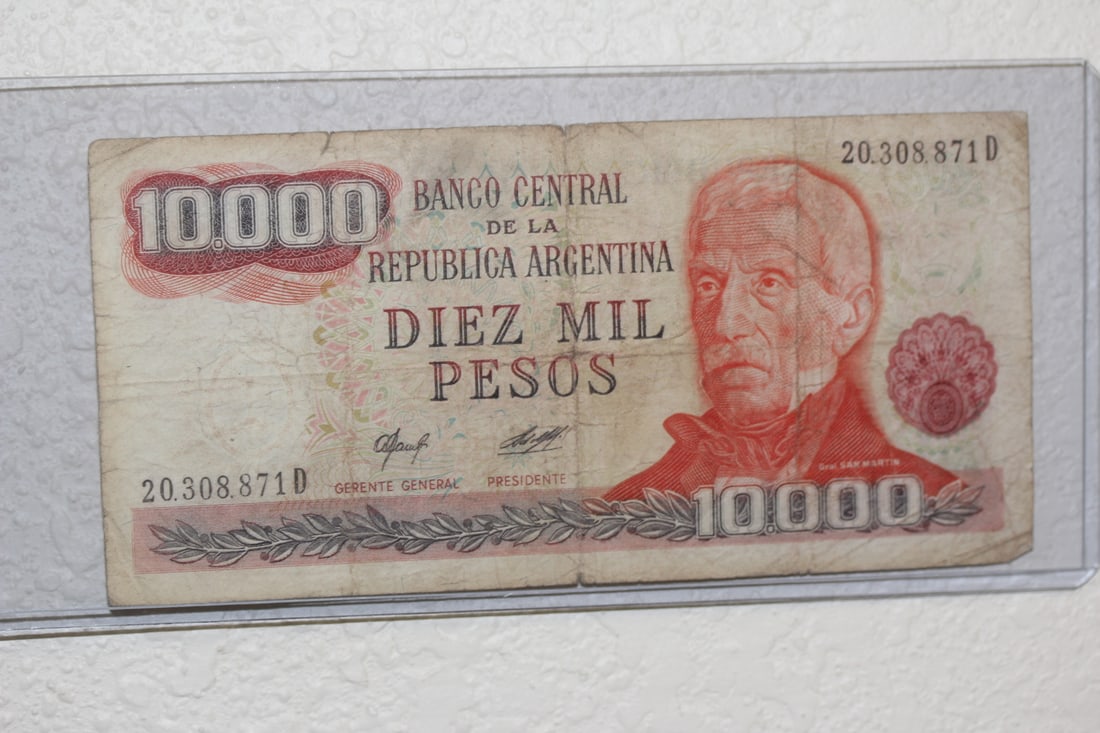 Argentina 10,000 Pesos Note: as shown