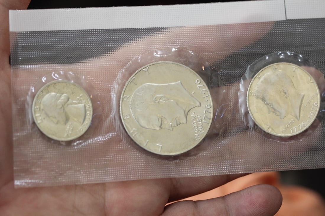 US Bincentennial Silver Uncirculated Coin Set (1 of 3)