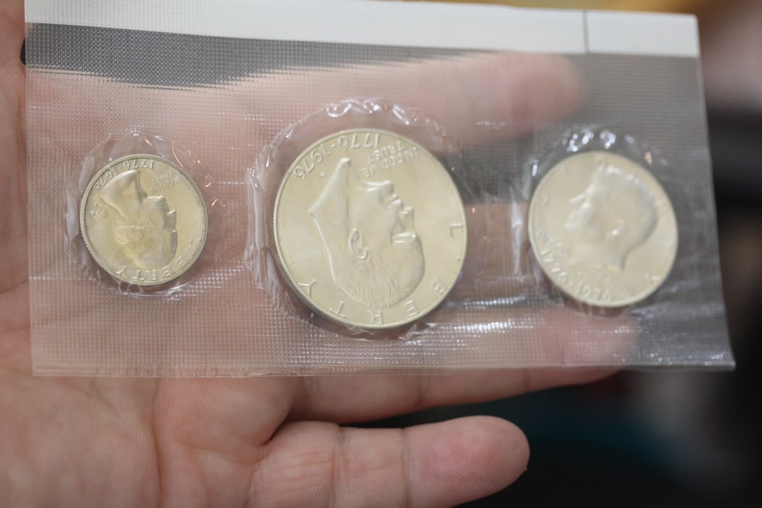 US Bincentennial Silver Uncirculated Coin Set (1 of 3)