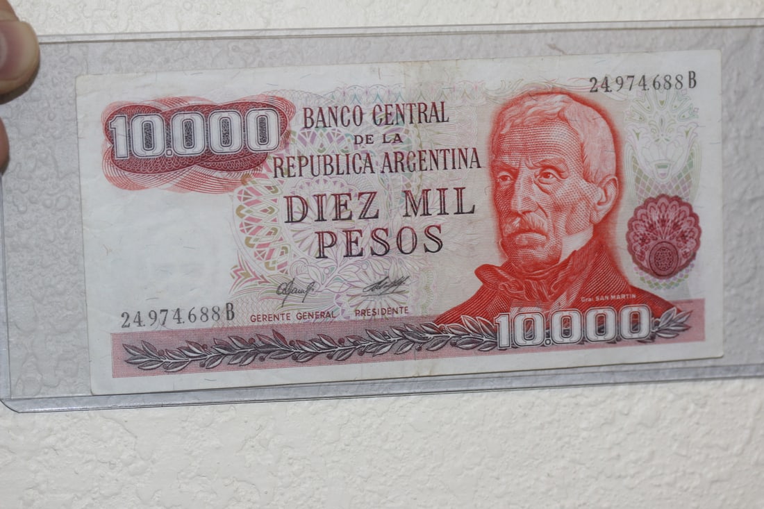 Argentina 10,000 Pesos Note: as shown