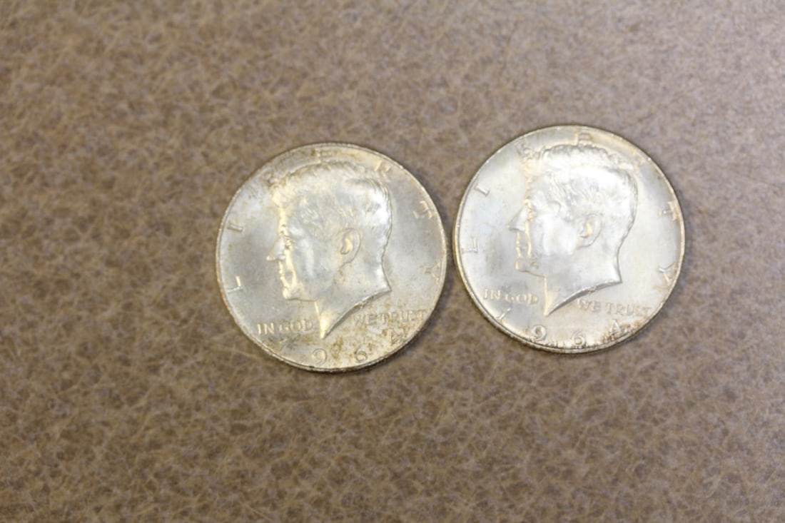Lot of Two Kennedy Halves: 90% silver