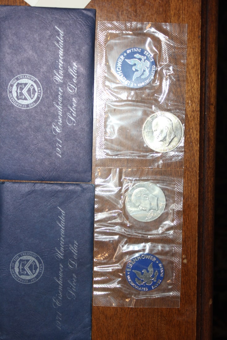 Lot of 2 1971 Uncirculated Eisenhower Dollars (1 of 3)
