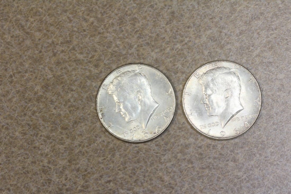 Lot of Two Kennedy Halves: 90% silver