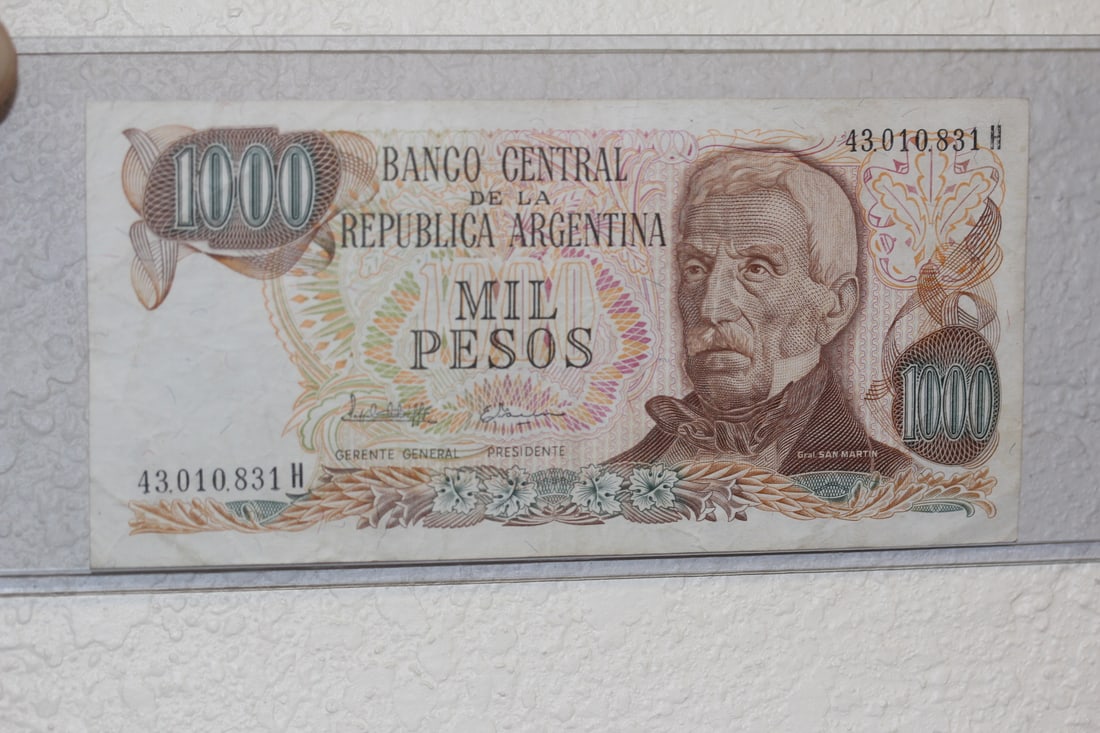 Argentina 1000 Pesos Bank Note: as shown