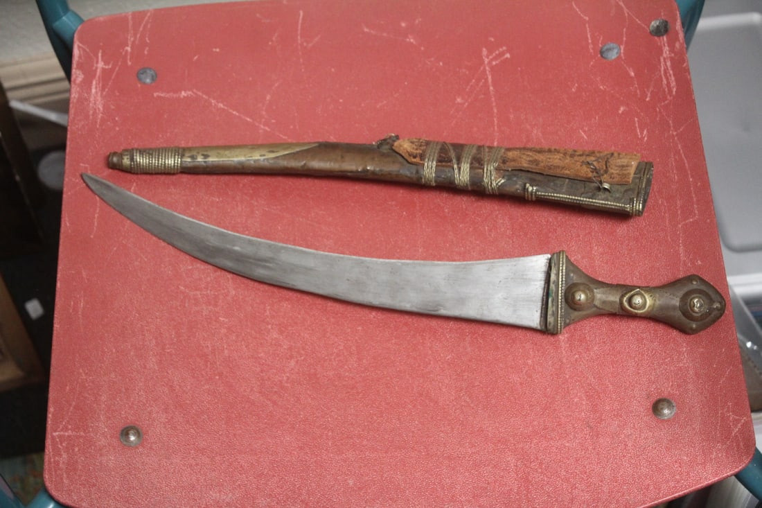 Antique Sword with Sheath: most likely Saudi or Ottoman era Wahabite Jambiya sword - please check measurement on image