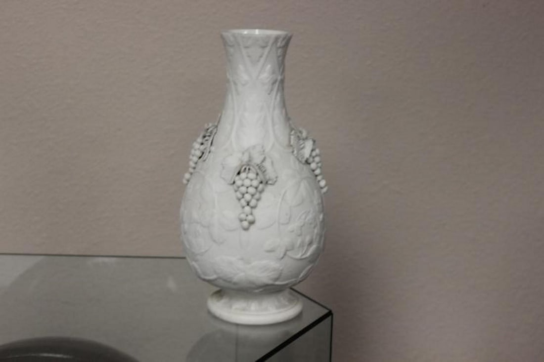 A Pairan Vase: Small loss on 2 of the small grapes as shown - 8 1/4" tall