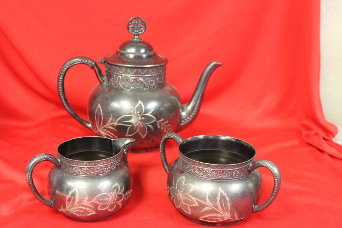 Set of 3 Silverplated Teapot, Sugar and Creamer (1 of 8)