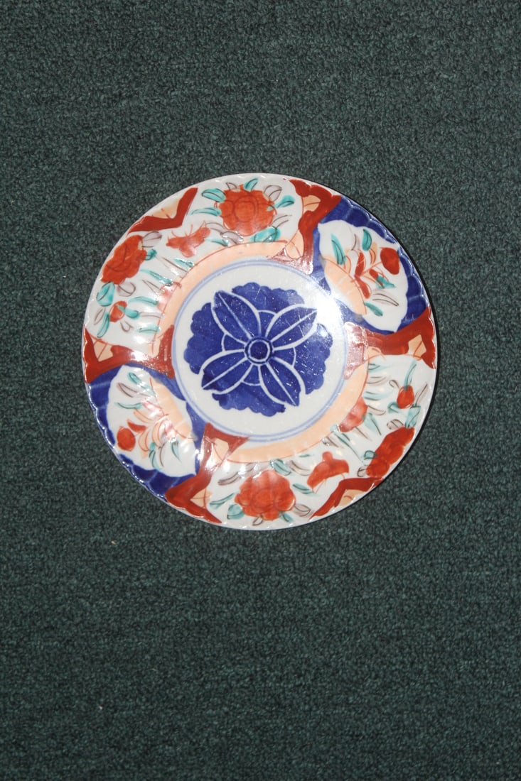 Japanese Imari Plate: 19th century - 8 1/2" in diameter