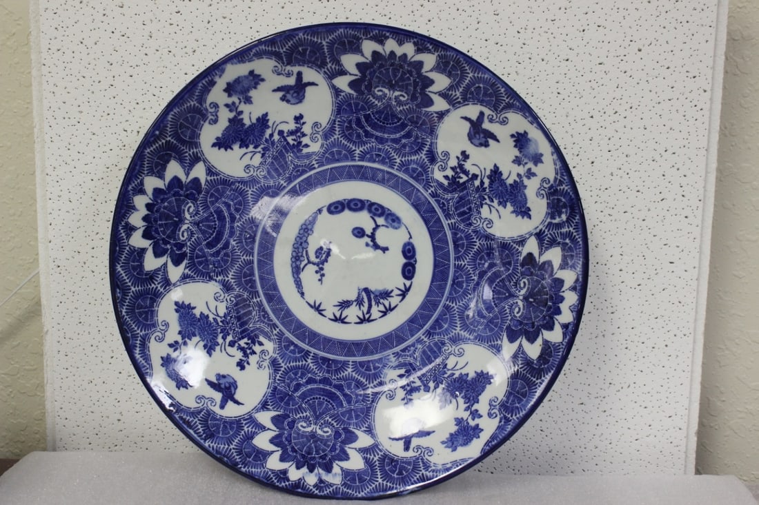 A Japanese Imari or Arita Charger: 15 1/2" in diameter
