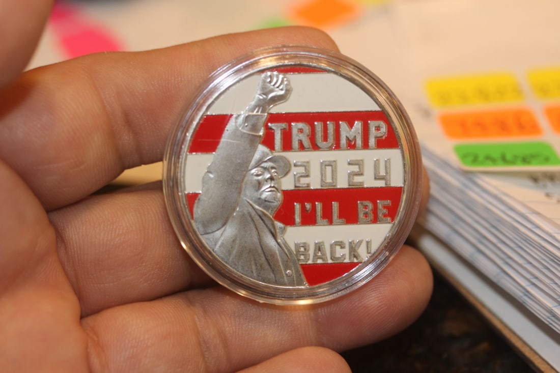 Commemorative President Trump Coin: clad