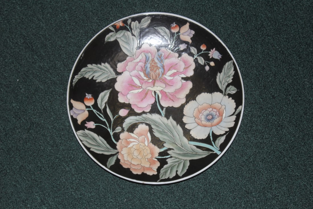 Signed Chinese Charger: 12 1/2" in diameter