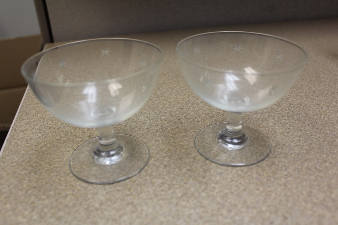 Set of 2 Etched Glass Goblets: 3 1/4" tall
